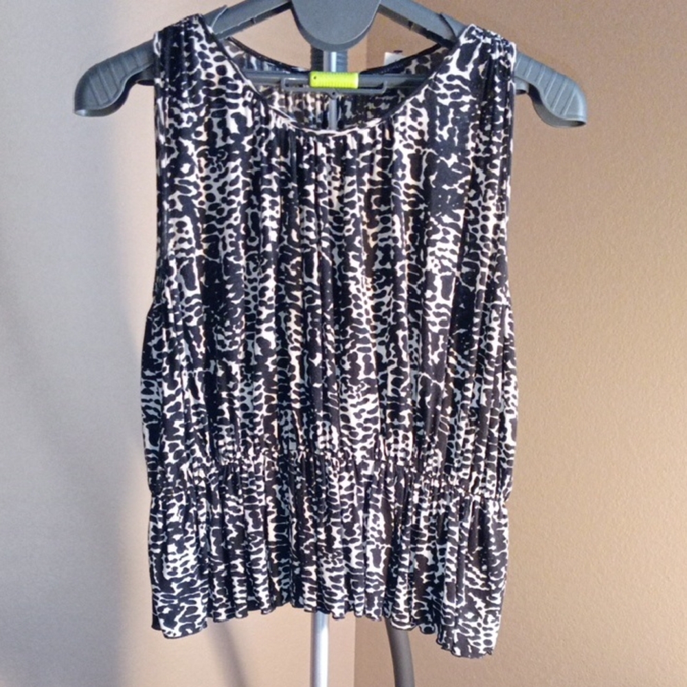 EUC Banana Republic Black and White Blouse Size XS